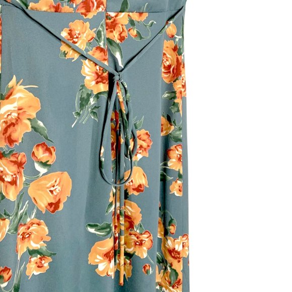 Floral Maxi Dress w/ Peekaboo V-Neck Front - Picture 4 of 6